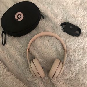 Beats Studio 3 Wireless in Desert Sand